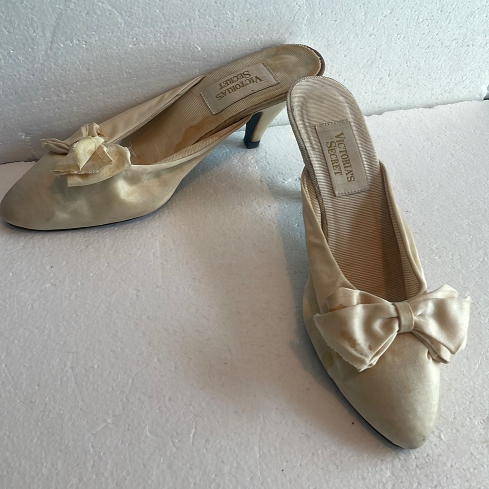 Vintage Victoria’s Secret gold label heels bows boudoir satin white size 7 8 7.5